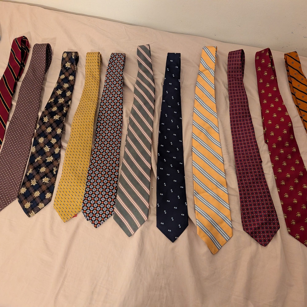 Brooks Brothers 11 Stylish Ties - Picture 5 of 7